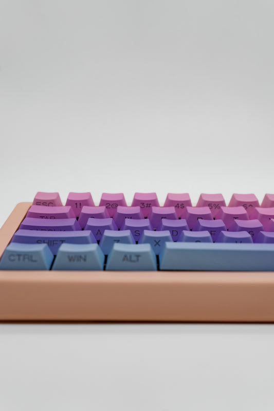 Pastel Rainbow GMK67 – Custom Механична Клавиатура с Volume Knob и Jerrzi Speed Silver Суичове