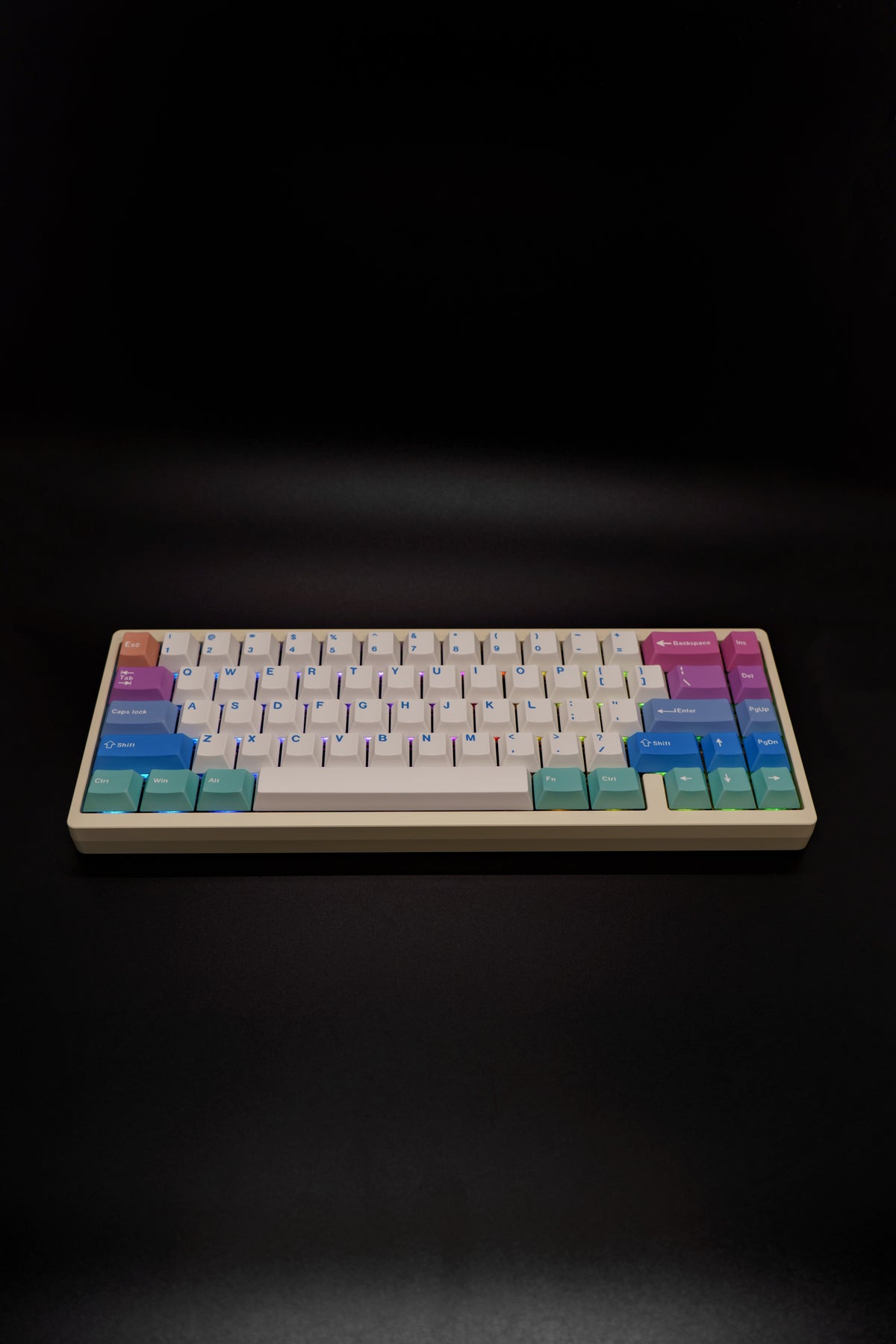 Cool-Toned Pastels Lucky65 V2 65% Aluminum Mechanical Keyboard (Jerrzi Brown tactile)