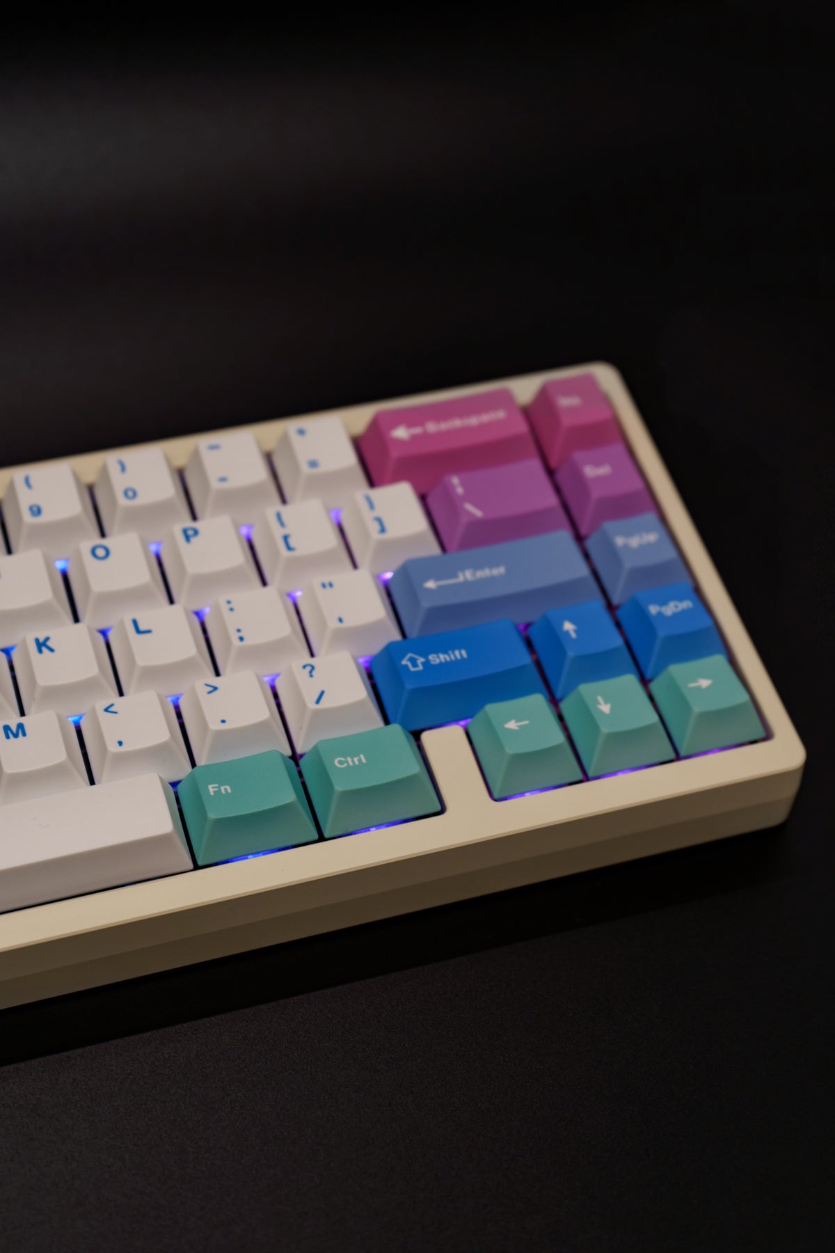Cool-Toned Pastels Lucky65 V2 65% Aluminum Mechanical Keyboard (Jerrzi Brown tactile)
