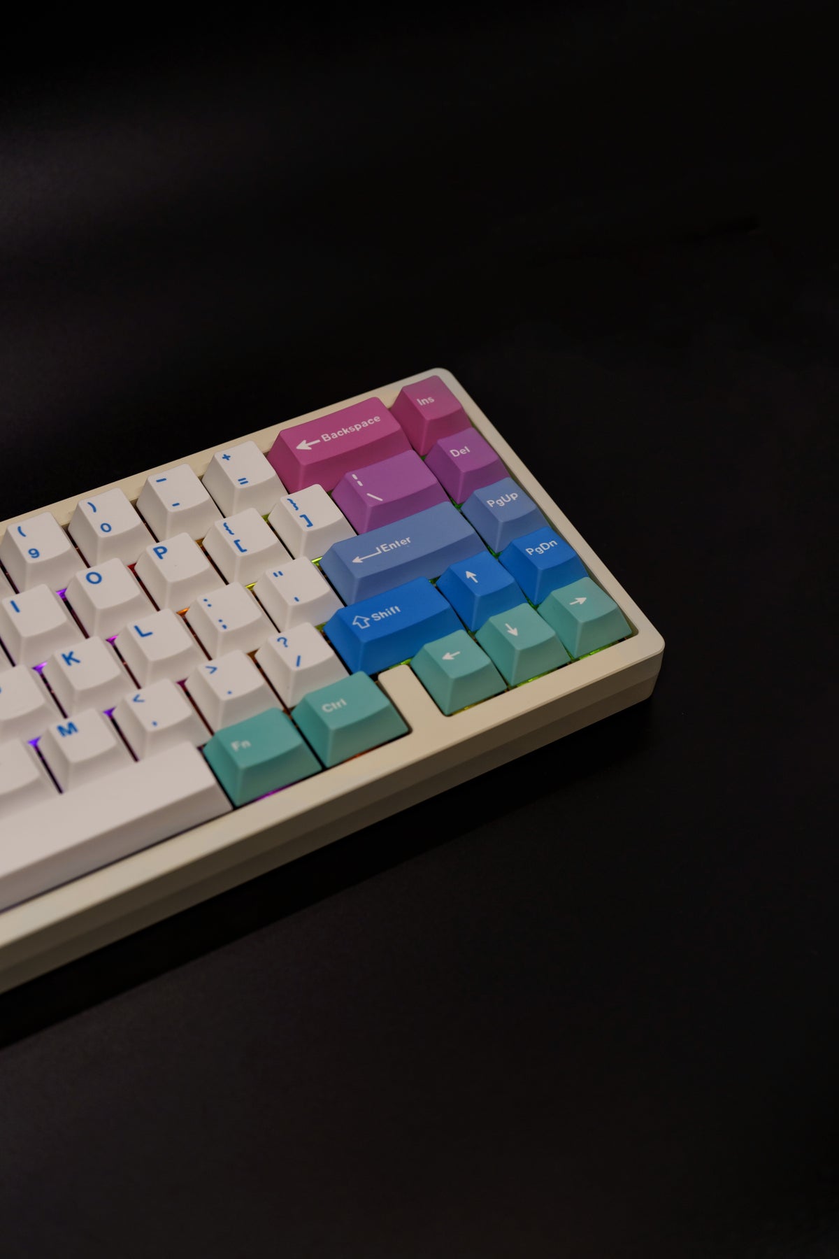Cool-Toned Pastels Lucky65 V2 65% Aluminum Mechanical Keyboard (Jerrzi Brown tactile)