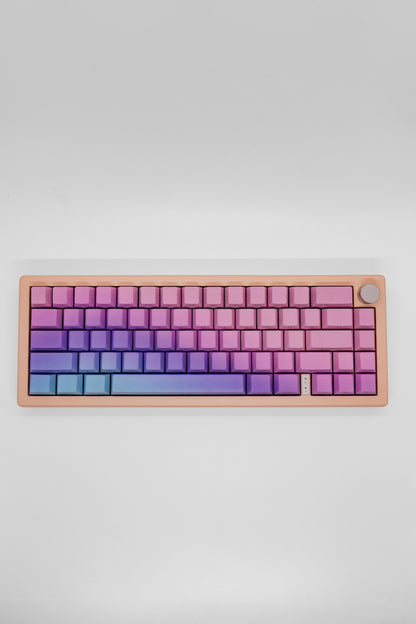 Pastel Rainbow GMK67 – Custom Механична Клавиатура с Volume Knob и Jerrzi Speed Silver Суичове