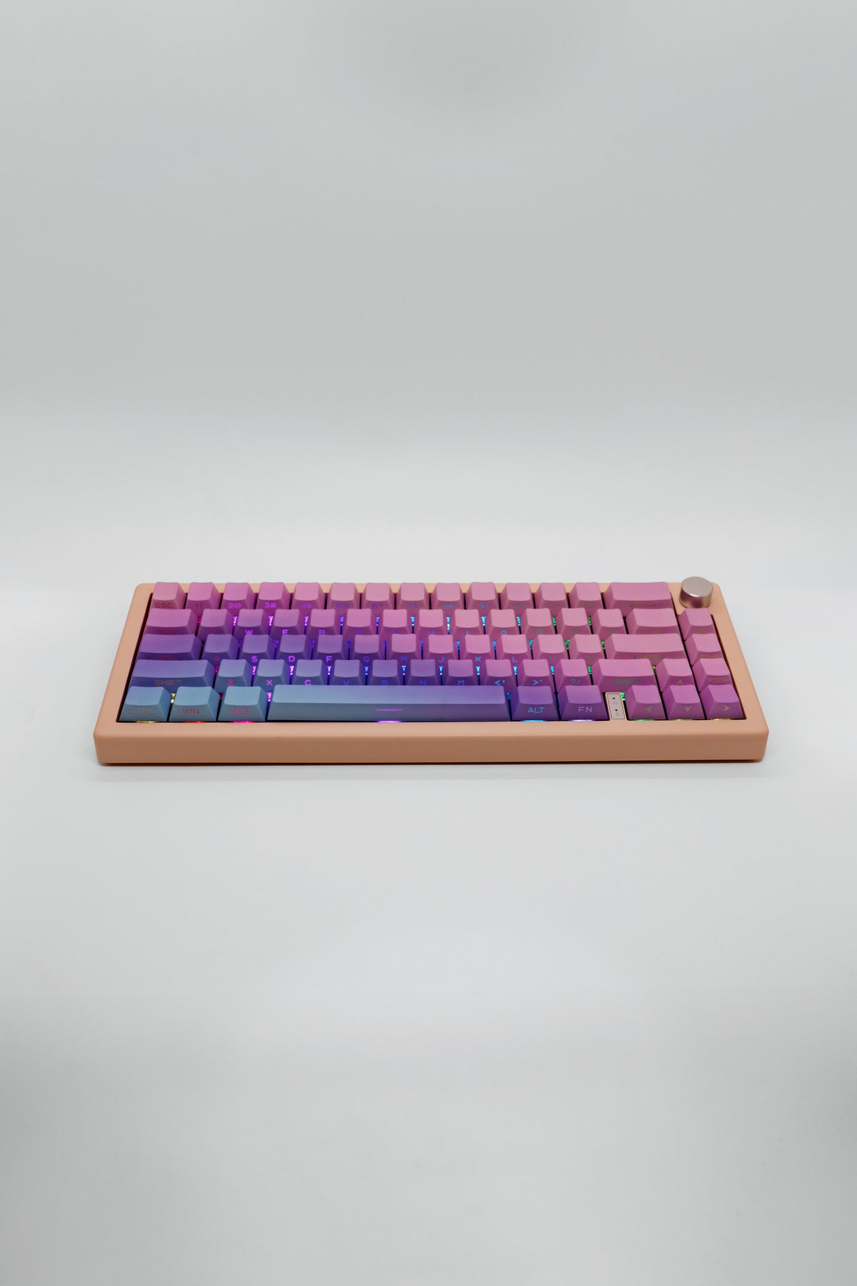 Pastel Rainbow GMK67 – Custom Механична Клавиатура с Volume Knob и Jerrzi Speed Silver Суичове
