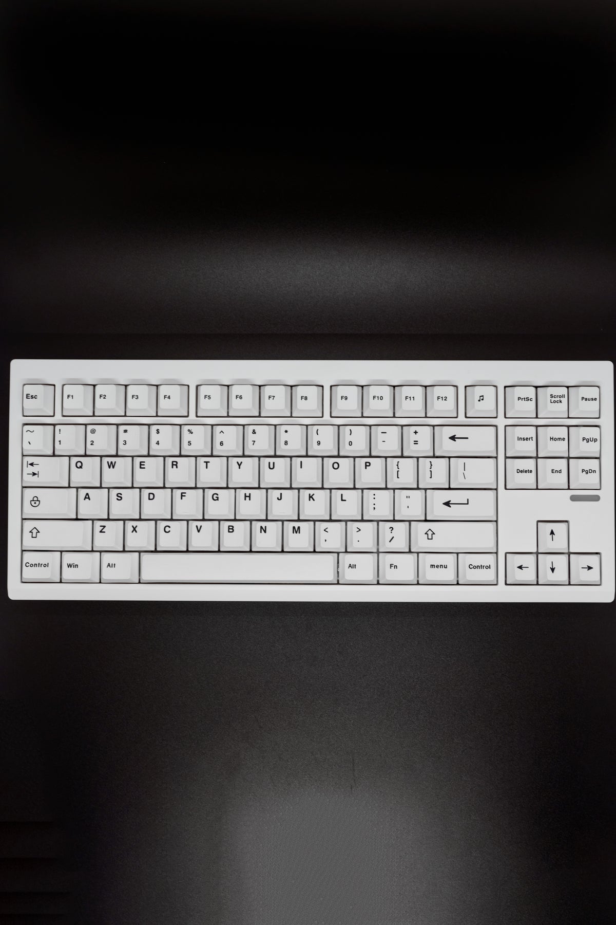 RetroType GMK87‑L Безжична механична клавиатура (тактилни Akko суичове)
