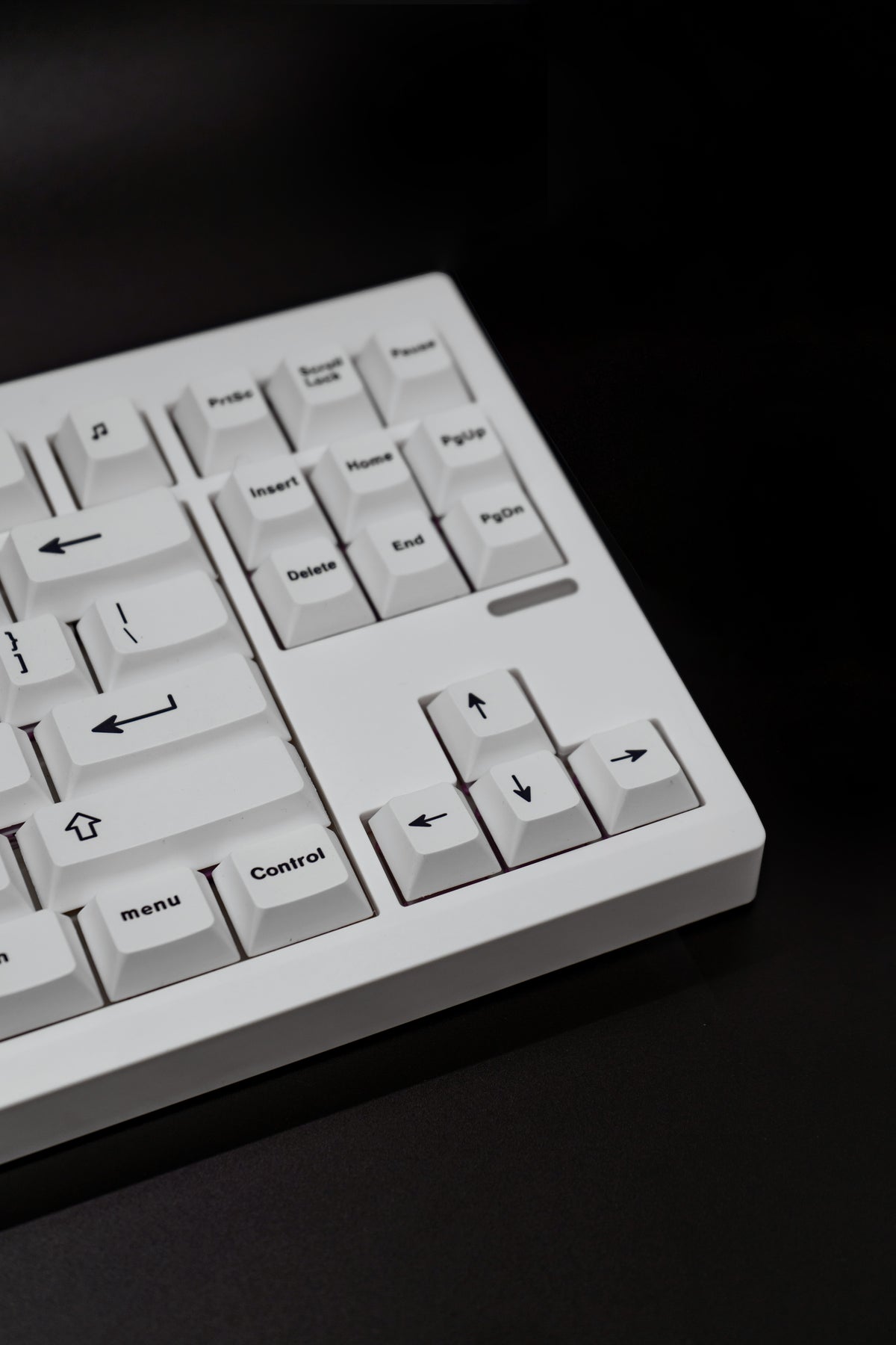 RetroType GMK87‑L Безжична механична клавиатура (тактилни Akko суичове)