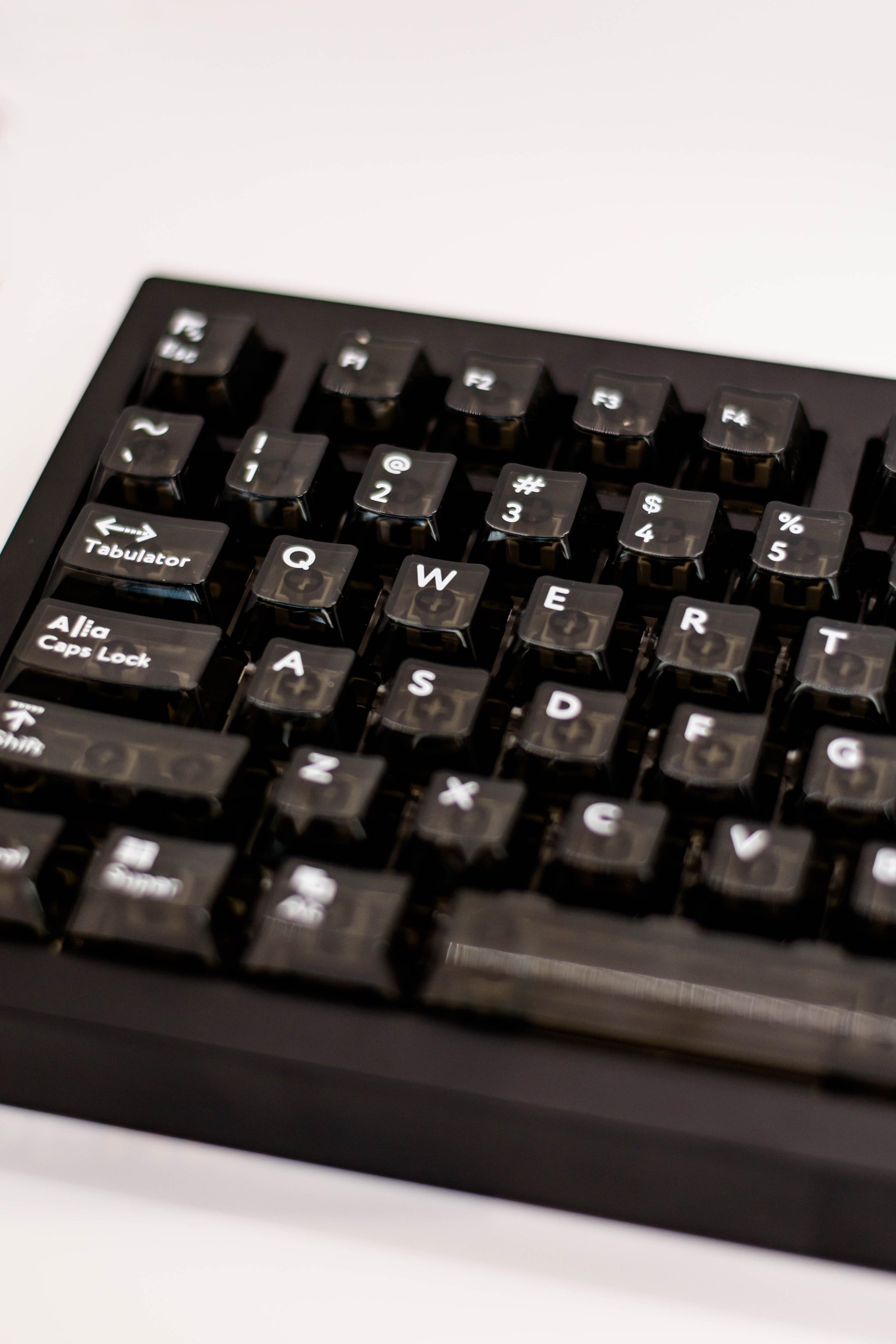 GMK81, 75% Компактна Механична Клавиатура с LCD Екран Custom Сглобка (VIA/QMK) (Custom Built) - TypeHero