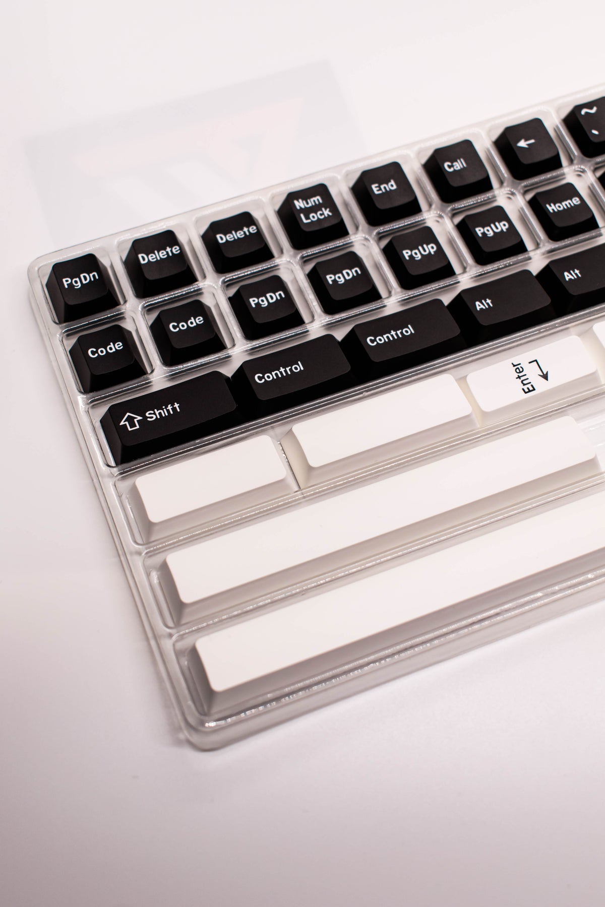 White on Black PBT Doubleshot Капачки за Механична Клавиатура, Cherry profile - TypeHero