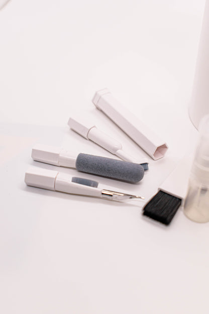 Desk and Keyboard Cleaning Tool Мулти Инструмент за Почистване на Бюро и Клавиатура - TypeHero