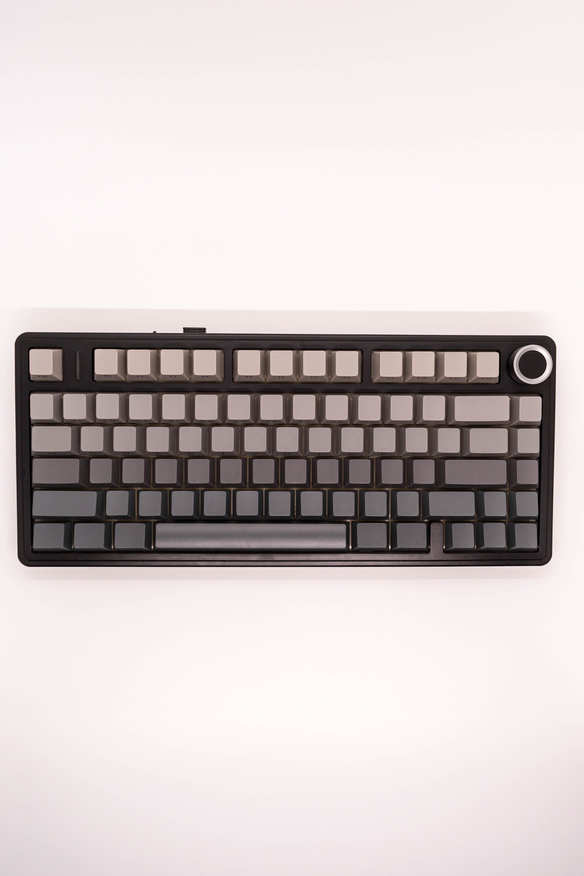 Aula F75 75% Механична Клавиатура с Копче за Регулиране на Звука (Pre-Built) - TypeHero