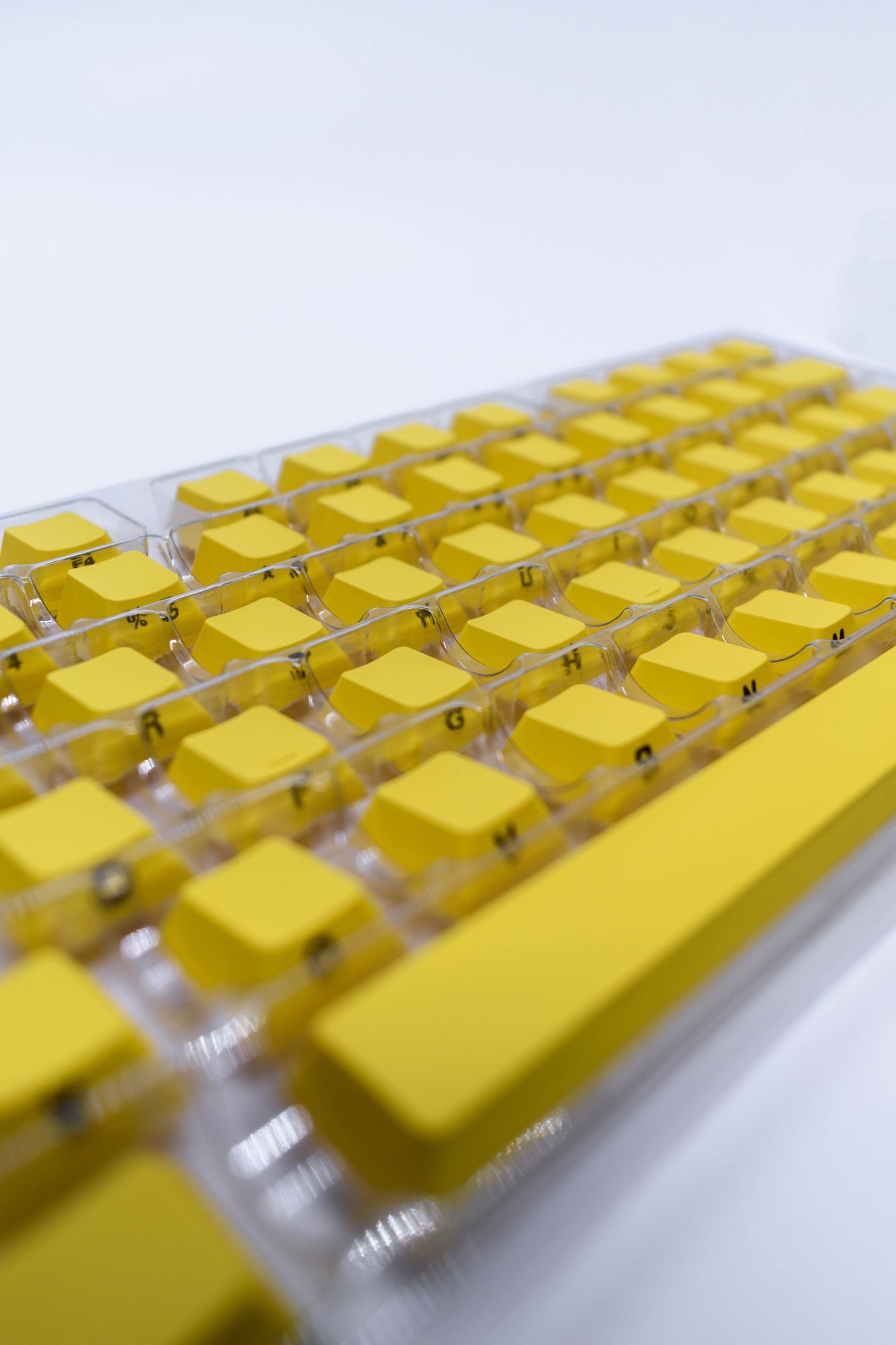 Banana Yellow Side Print PBT Капачки за Механична Клавиатура Cherry Profile - TypeHero