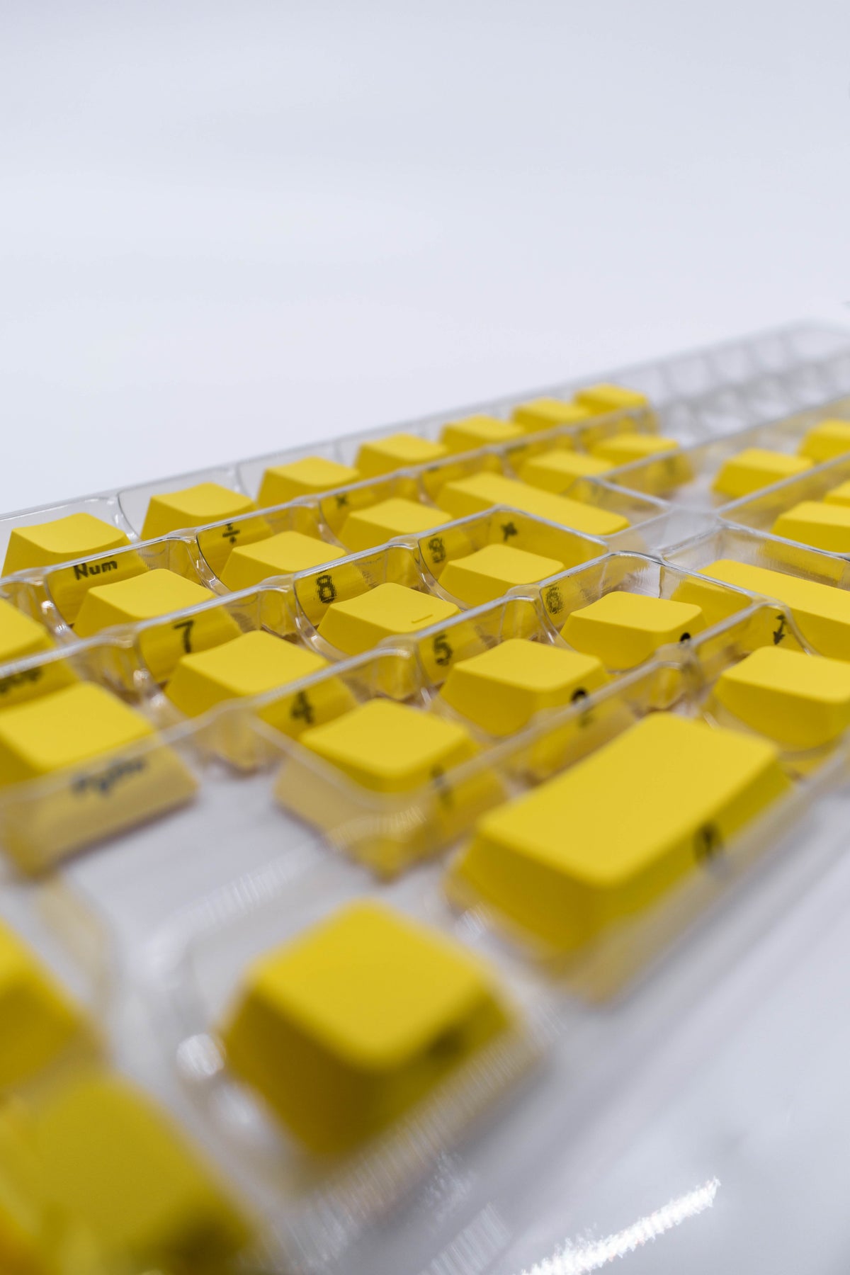 Banana Yellow Side Print PBT Капачки за Механична Клавиатура Cherry Profile - TypeHero