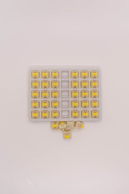 Gateron G Pro Milky Yellow (кутия х35 броя) Суичове за Механична Клавиатура 5-pin - TypeHero