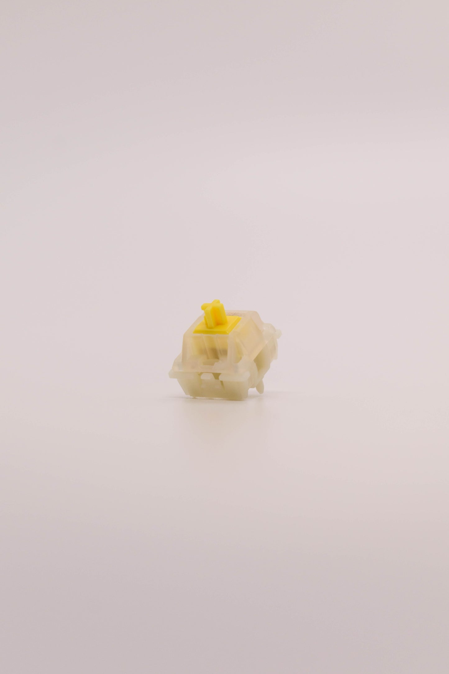 Gateron G Pro Milky Yellow (кутия х35 броя) Суичове за Механична Клавиатура 5-pin - TypeHero