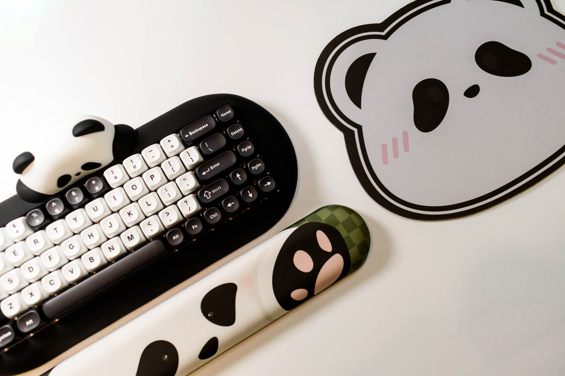 Yunzii C68 Механична Клавиатура 65% Panda Edition (Pre-Built) - TypeHero