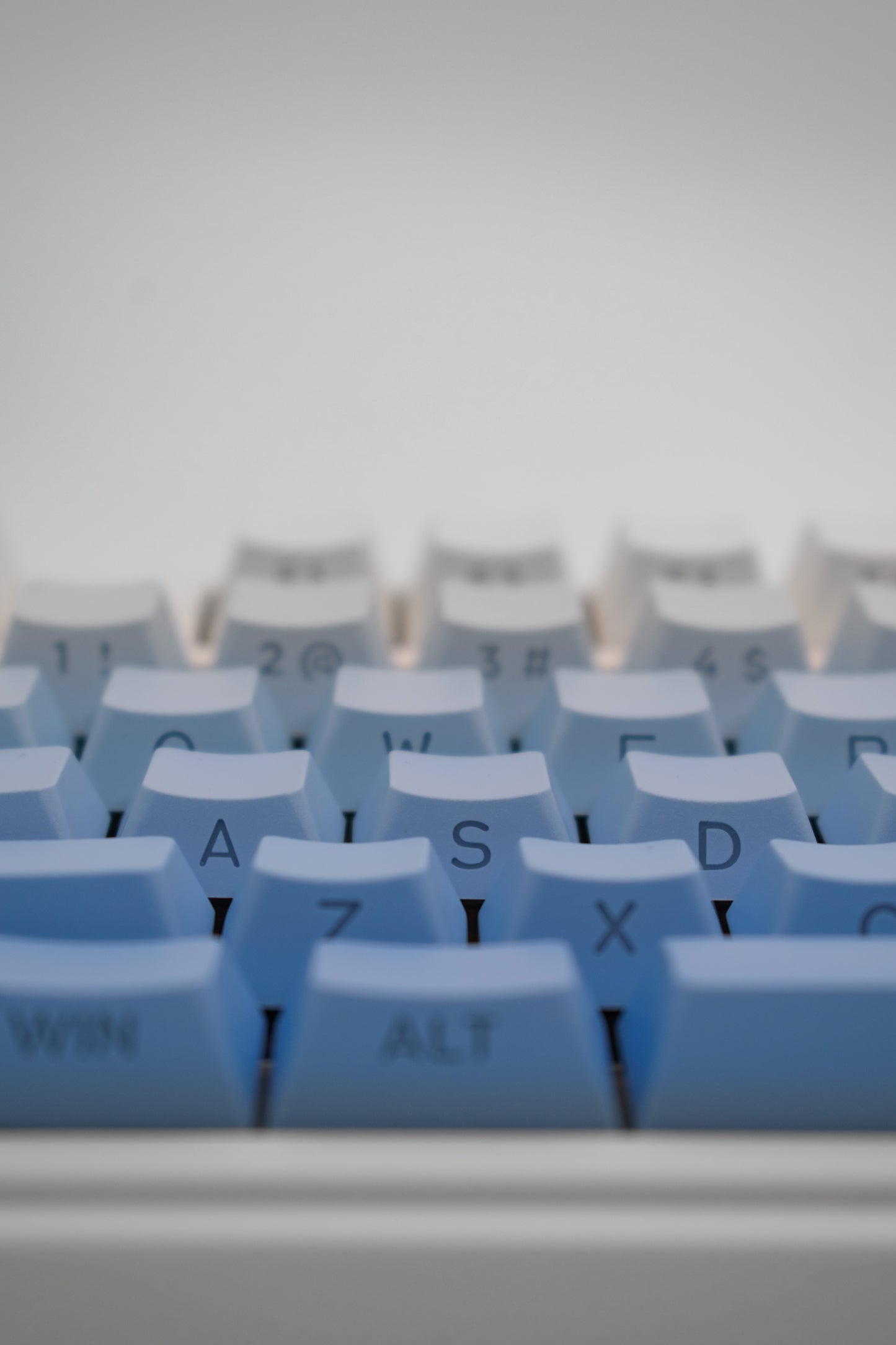 Aula F75 75% Механична Клавиатура с Копче за Регулиране на Звука (Pre-Built) - TypeHero