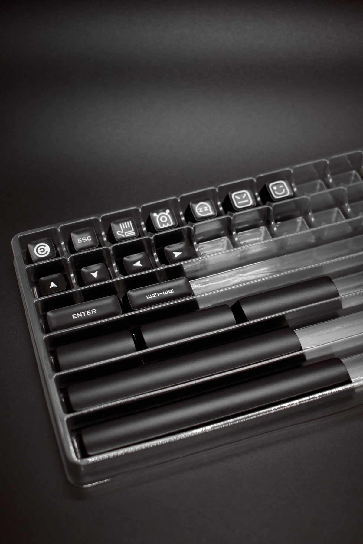 Black on White SA Profile Keycaps Капачки за Механична Клавиатура - TypeHero
