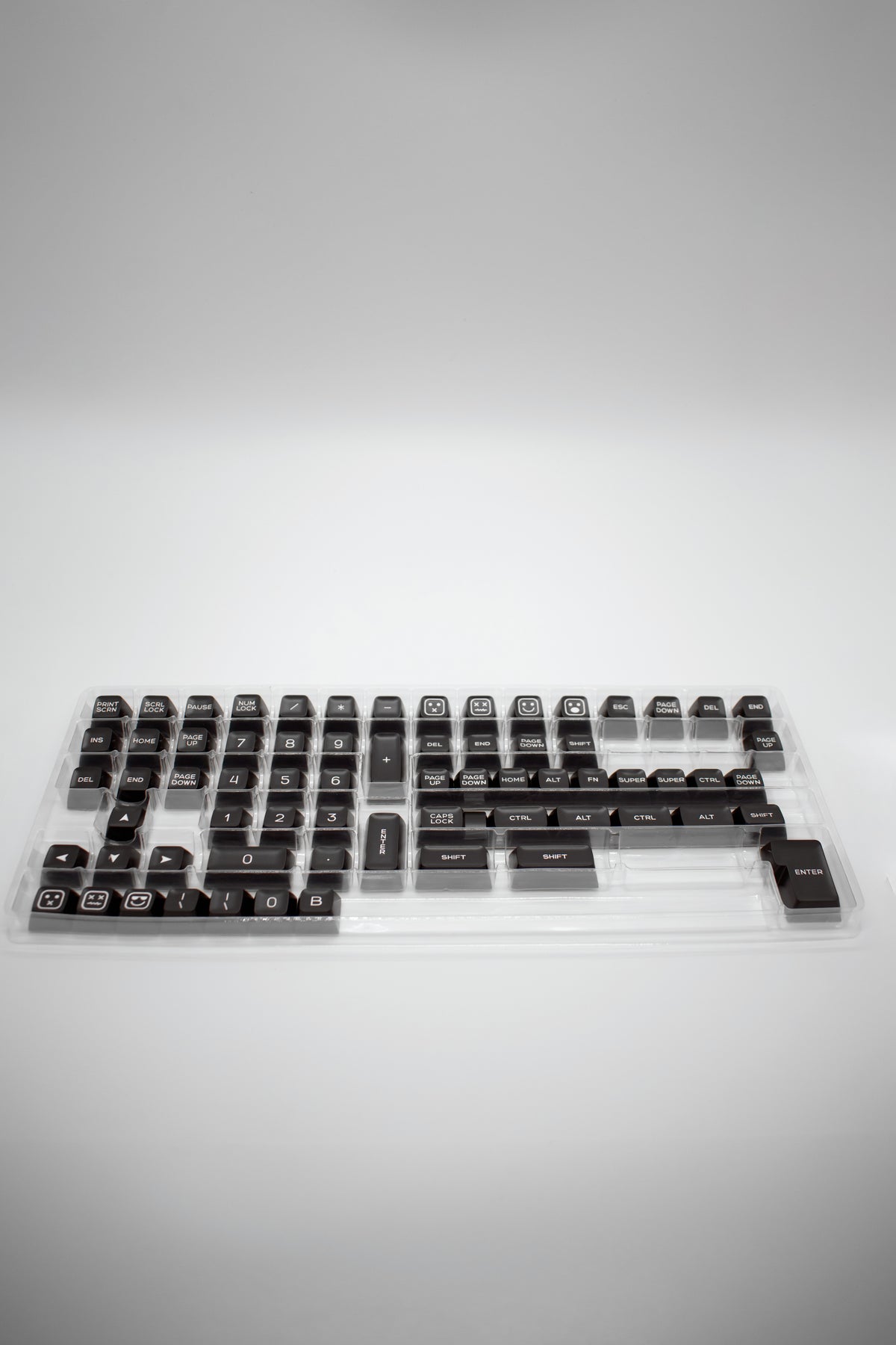White on Black SA Profile Keycaps Капачки за Механична Клавиатура - TypeHero