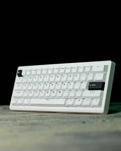 GMK61 (Pre-Built) 60% Компактна Механична Клавиатура с Линейни суичове - TypeHero