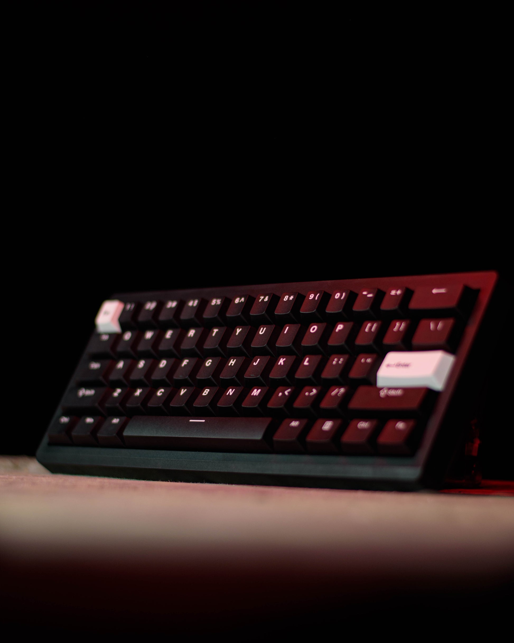 GMK61 (Pre-Built) 60% Компактна Механична Клавиатура с Линейни суичове - TypeHero