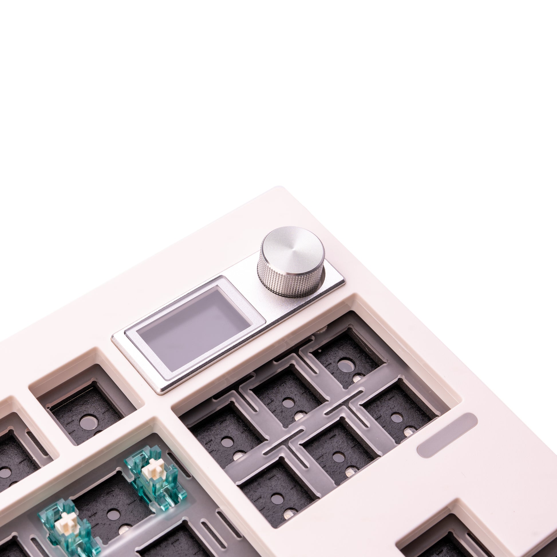 GMK87, 80% TKL Компактна Механична Клавиатура с LCD Екран и алуминиево копче за регулиране на силата на звука (VIA) - TypeHero